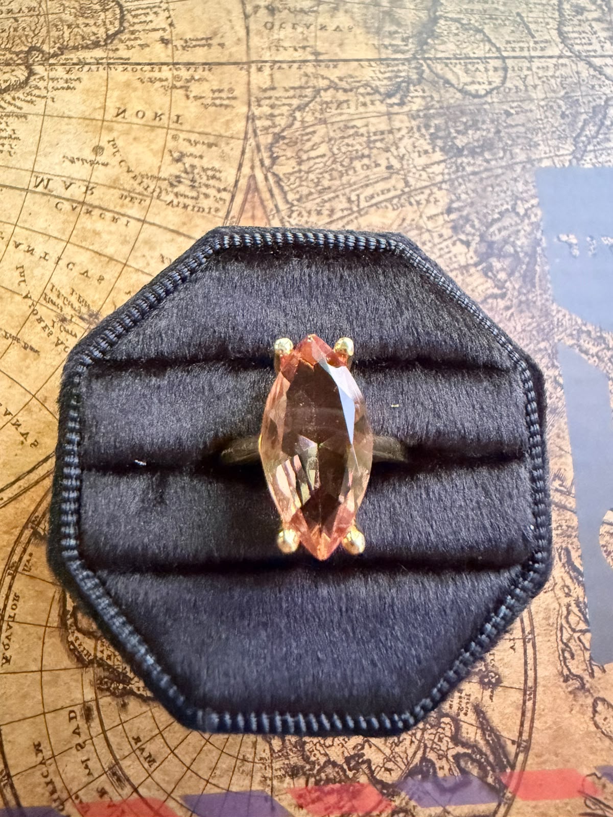 Brisa del Bósforo | Anillo marquesa de zultanita en plata 925