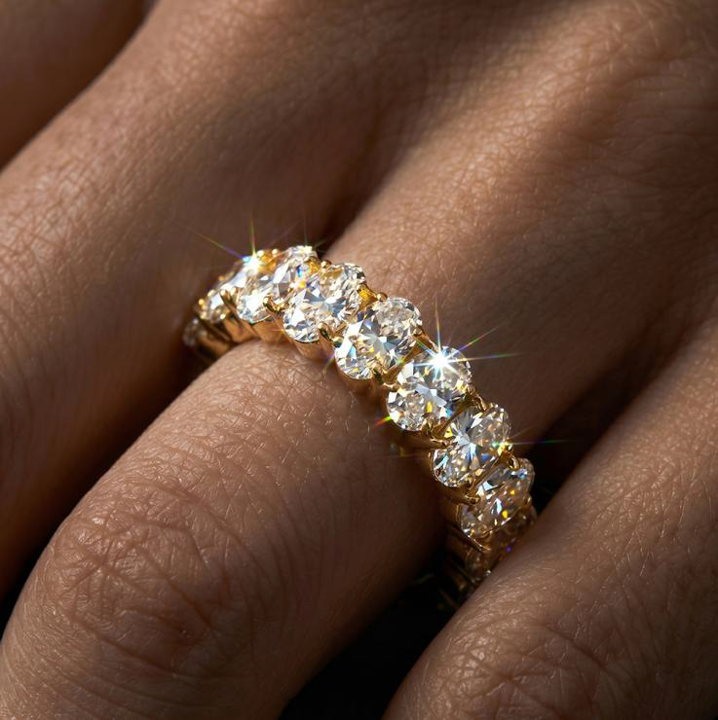 Anillo Eternity Ovl de Moissanita en Plata 925